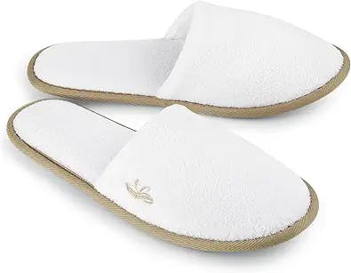 BERGMAN KELLY Spa Slippers, Closed Toe, Disposable Indoor Hotel Slippers for Men and Women, Fluffy Coral Fleece, Deluxe Padded Sole for Extra Comfort